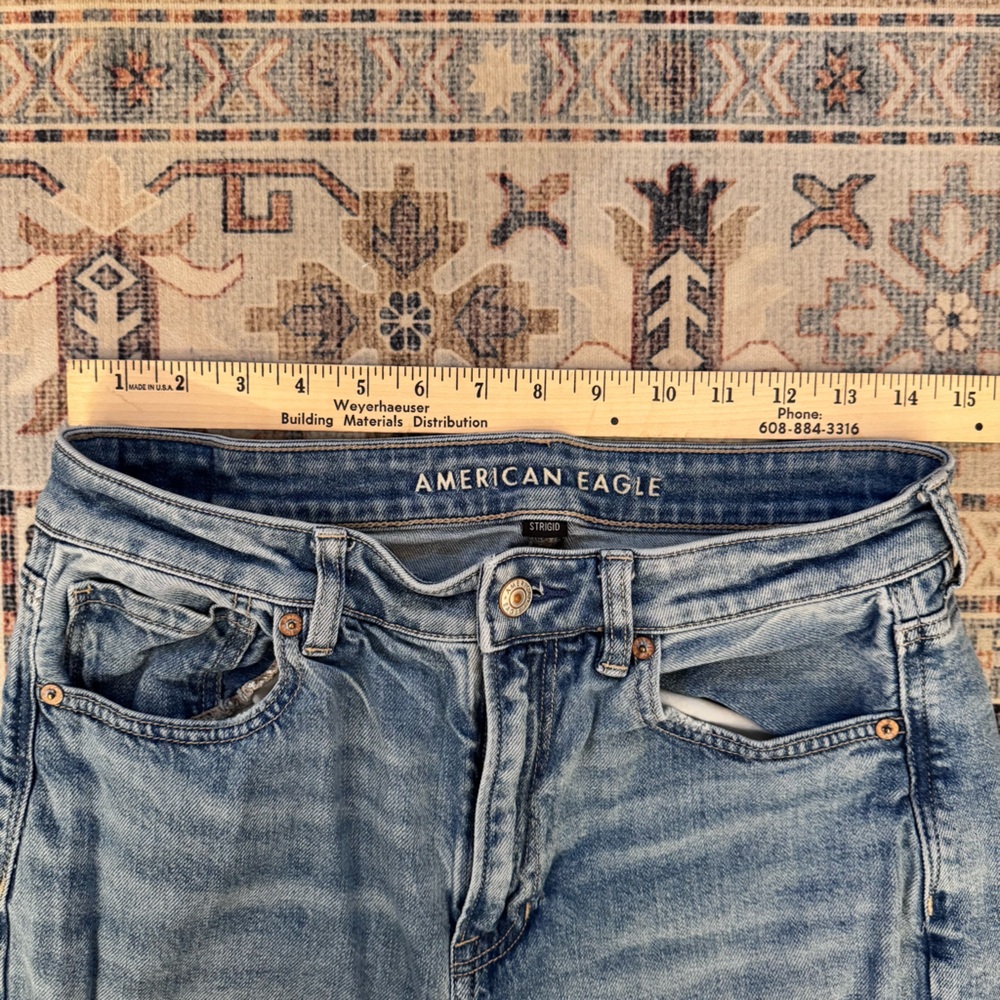 American Eagle Strigid Mom Jeans Distressed High-Waisted Women’s Size 8 Short - Picture 13 of 15